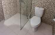 Toilet Kamar 7 Sylvia Hotel Maumere