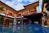 สระว่ายน้ำ Taman Rosani Hotel & Villa