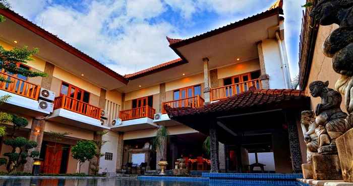 Swimming Pool Taman Rosani Hotel & Villa