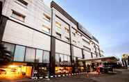 Exterior 3 Grand Basko Hotel Padang