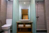 Toilet Kamar Kutabex Beachfront Hotel