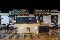 Bar, Kafe, dan Lounge MaxOneHotels.com @ Tidar - Surabaya