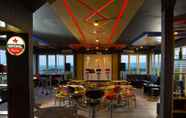 Bar, Kafe, dan Lounge 6 Ascent Hotel & Cafe Malang (Formely Maxone Ascent Hotel Malang)