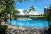 Swimming Pool Hotel Lombok Raya