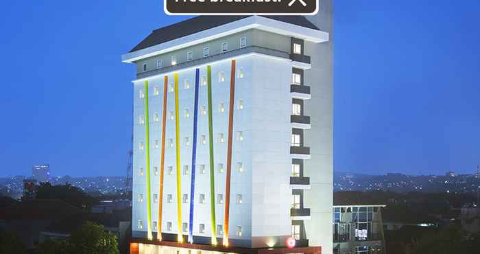 Luar Bangunan Amaris Hotel Simpang Lima Semarang