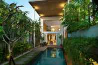 Swimming Pool hu'u Villas Seminyak