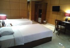 Bedroom 2 Royal Senyiur Hotel