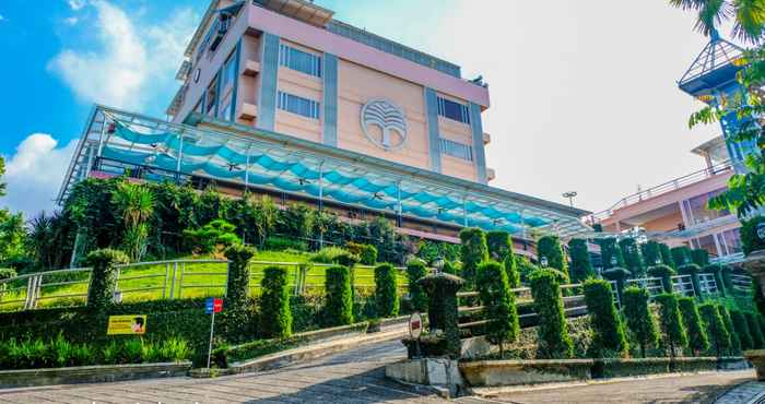 Exterior Royal Senyiur Hotel