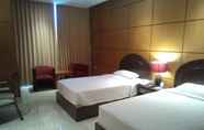 Kamar Tidur 4 Royal Senyiur Hotel