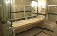 In-room Bathroom 5 Royal Senyiur Hotel