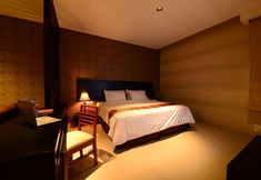 Bedroom 7 Emilia Hotel By Amazing - Palembang