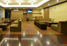 Lobby 4 The Naripan Hotel