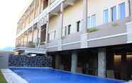 Kolam Renang 6 Koi Hotel & Residence