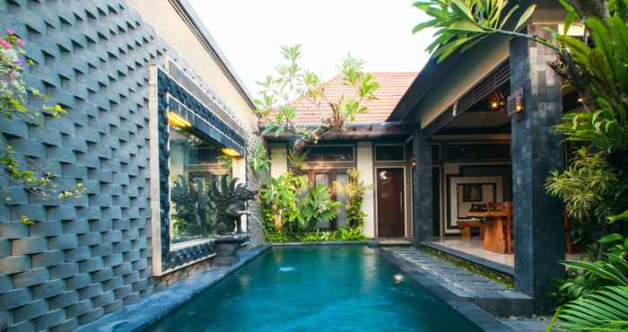 Swimming Pool Taman Sari Bali Villas Kerobokan