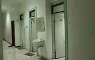 Toilet Kamar 3 Imam Bonjol Hostel