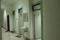 Toilet Kamar Imam Bonjol Hostel