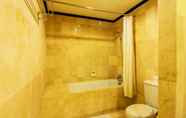 Toilet Kamar 6 Legian Paradiso Hotel