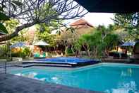 Kolam Renang Peneeda View Beach Hotel