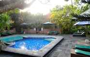 Kolam Renang 2 Peneeda View Beach Hotel