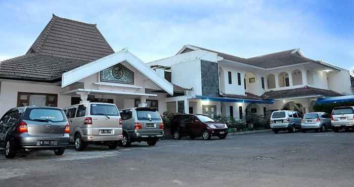 ภายนอกอาคาร Armi Hotel Malang