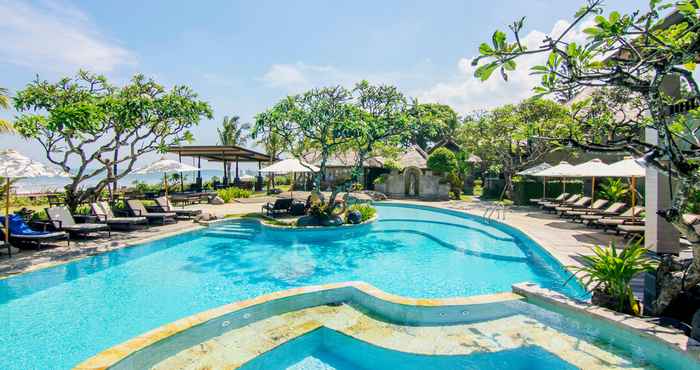 Kolam Renang Grand Balisani Suites