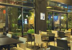 Restaurant 7 High Livin Apartment Baros