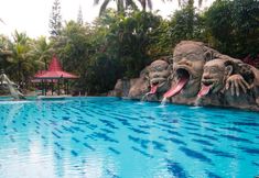 สระว่ายน้ำ 7 Puri Asri Hotel & Resort Magelang
