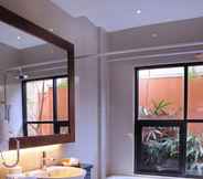 In-room Bathroom 6 Sari Villa Sanur Beach