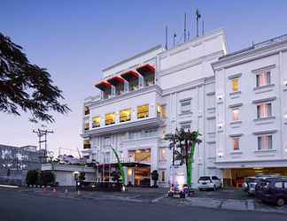 Bên ngoài 2 HW Hotel Padang