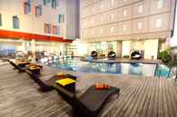 Swimming Pool HARRIS Hotel & Conventions Gubeng