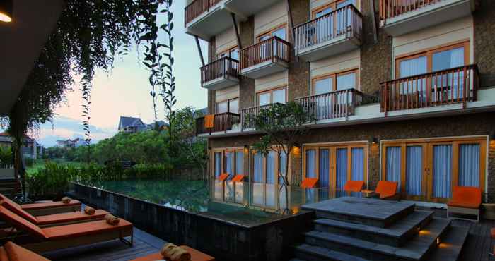 Swimming Pool The Kirana Canggu Hotel