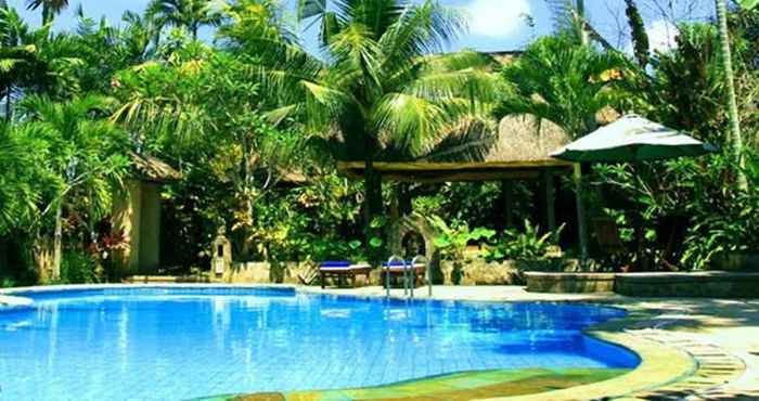 Swimming Pool Saren Indah Hotel