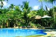 Swimming Pool Saren Indah Hotel