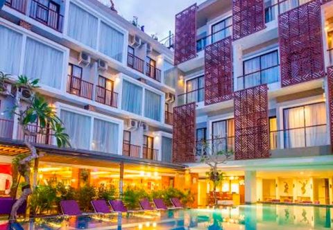 Swimming Pool Horison Seminyak