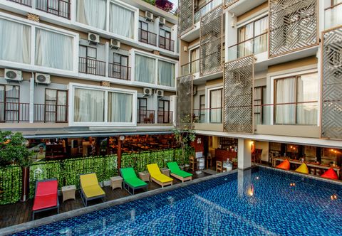 Swimming Pool Horison Seminyak