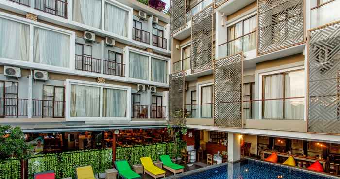 Swimming Pool Horison Seminyak