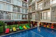 Swimming Pool Horison Seminyak