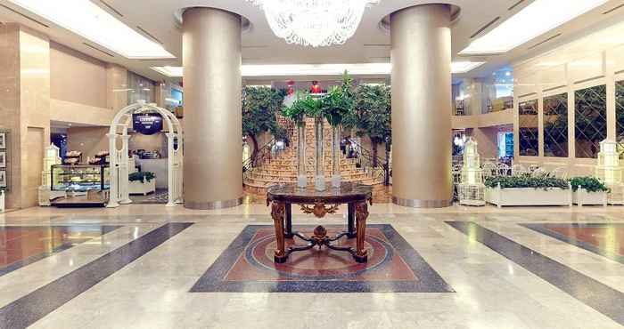 Lobi Garden Palace Hotel Surabaya