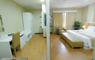 ห้องนอน 6 Front One HK Resort Semarang