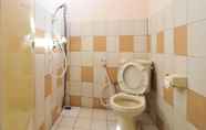 Toilet Kamar 7 Eben Haezer Guest House