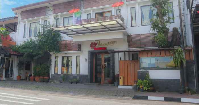 Bên ngoài Mawar Asri Hotel