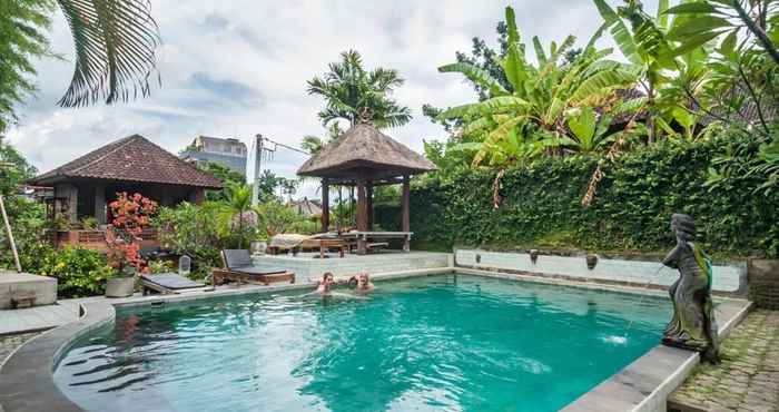 Swimming Pool Sayong House