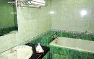 ห้องน้ำภายในห้อง 6 Hotel Grand Duta Syariah