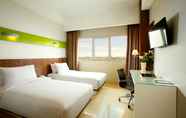 ห้องนอน 2 Hotel Santika Cikarang