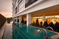 Swimming Pool Hotel Santika Cikarang