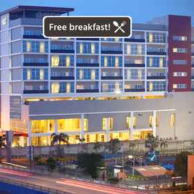 Exterior / Building 1 Hotel Santika Cikarang, Masjid Jami' Al Husna Hotels