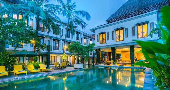 Swimming Pool Casa Padma Suites Bali