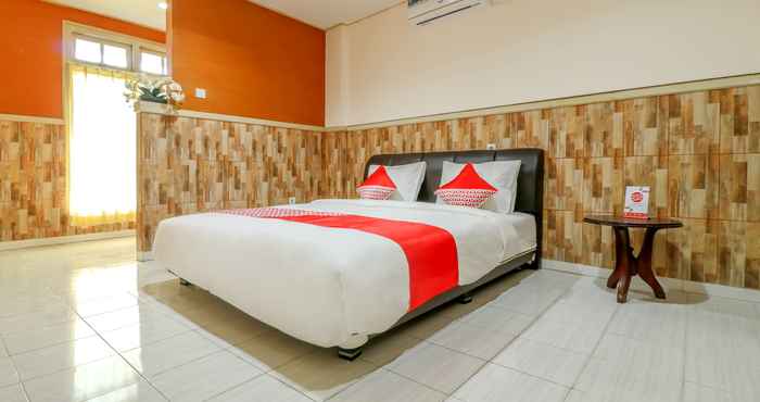 Kamar Tidur OYO 2580 Hotel Puri Royan