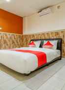 BEDROOM OYO 2580 Hotel Puri Royan