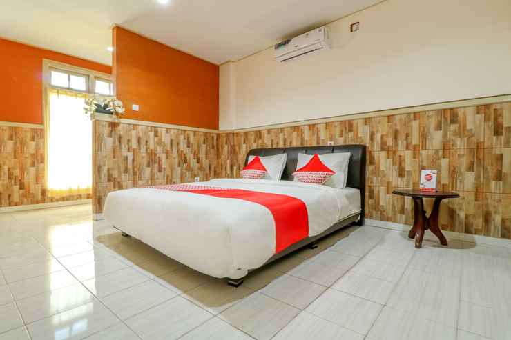 BEDROOM OYO 2580 Hotel Puri Royan